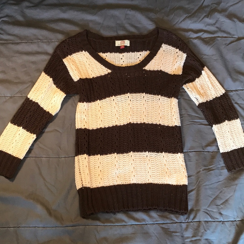 L.E.I. Striped Women’s sweater